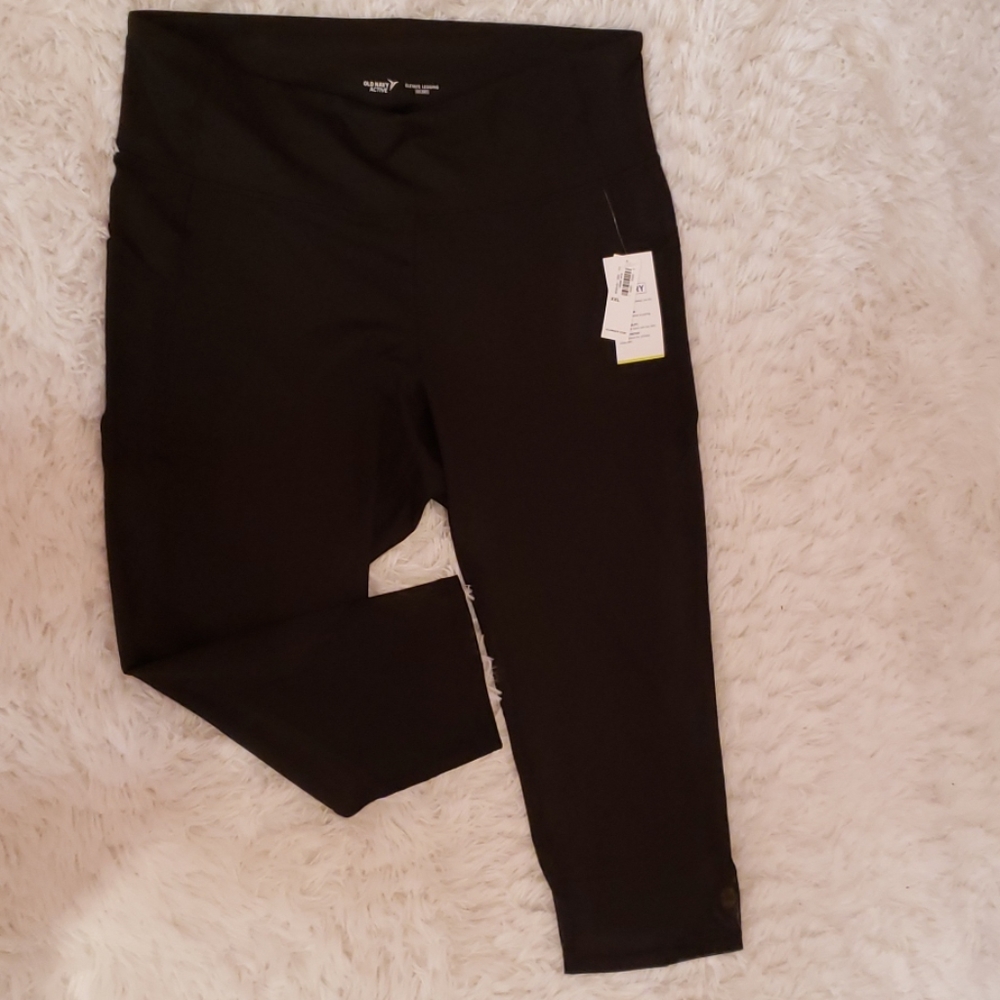 Old Navy Elevate Black Legging Capri Go-Dry Pocket
